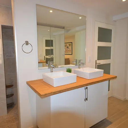 Charming Two-bedroom Suquet