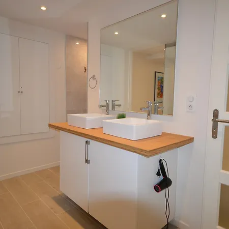 Charming Two-bedroom Suquet * Cannes
