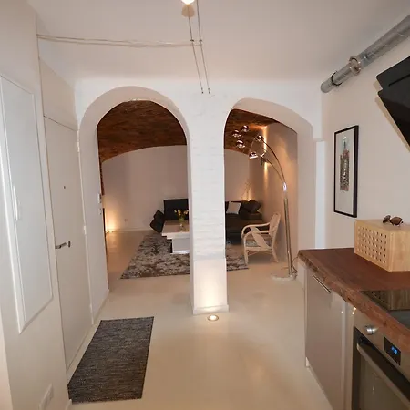 Charming Two-bedroom Suquet Apartment
